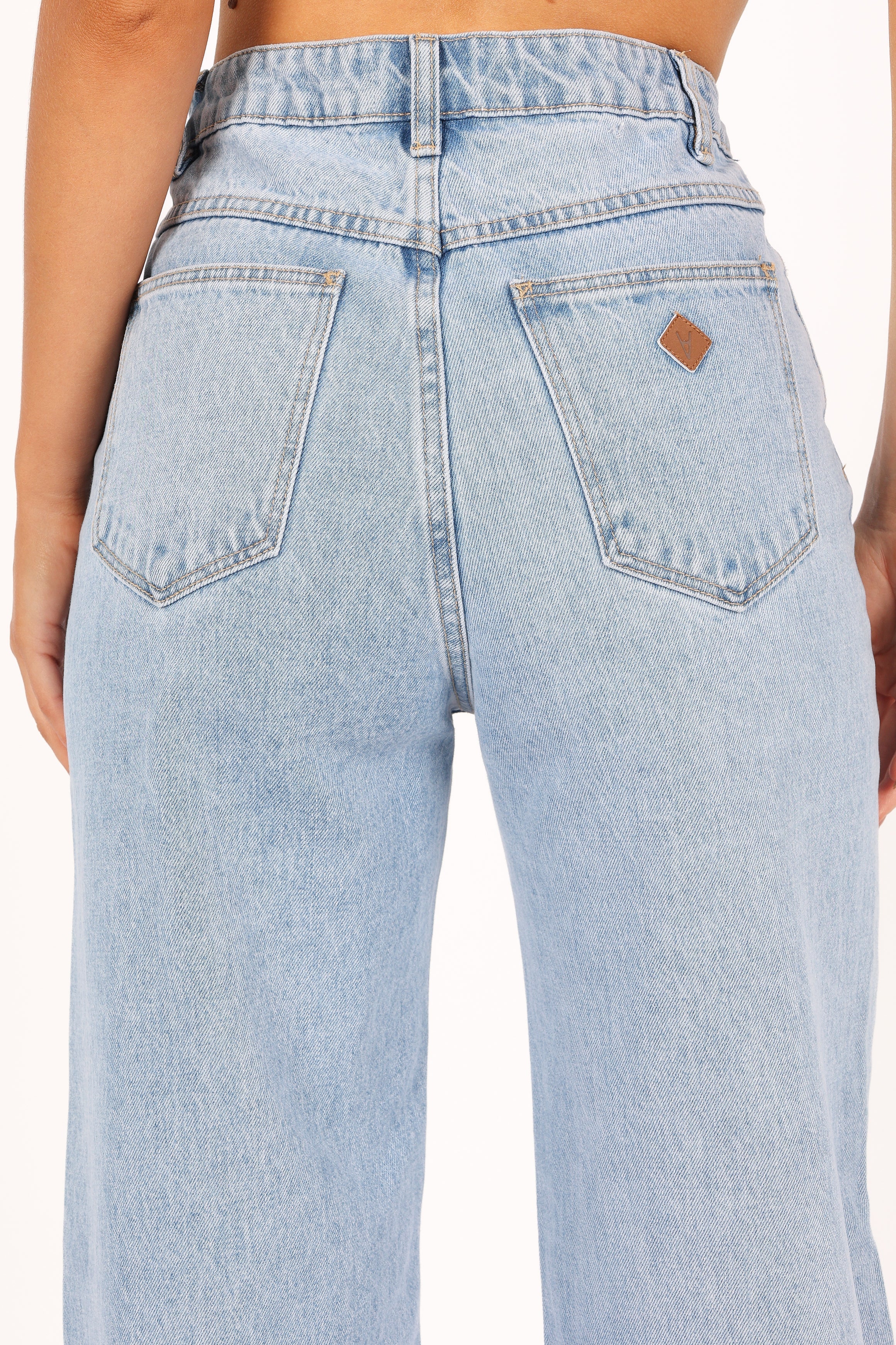 Abrand 94 High Wide Jeans - Walk Away - Image 3