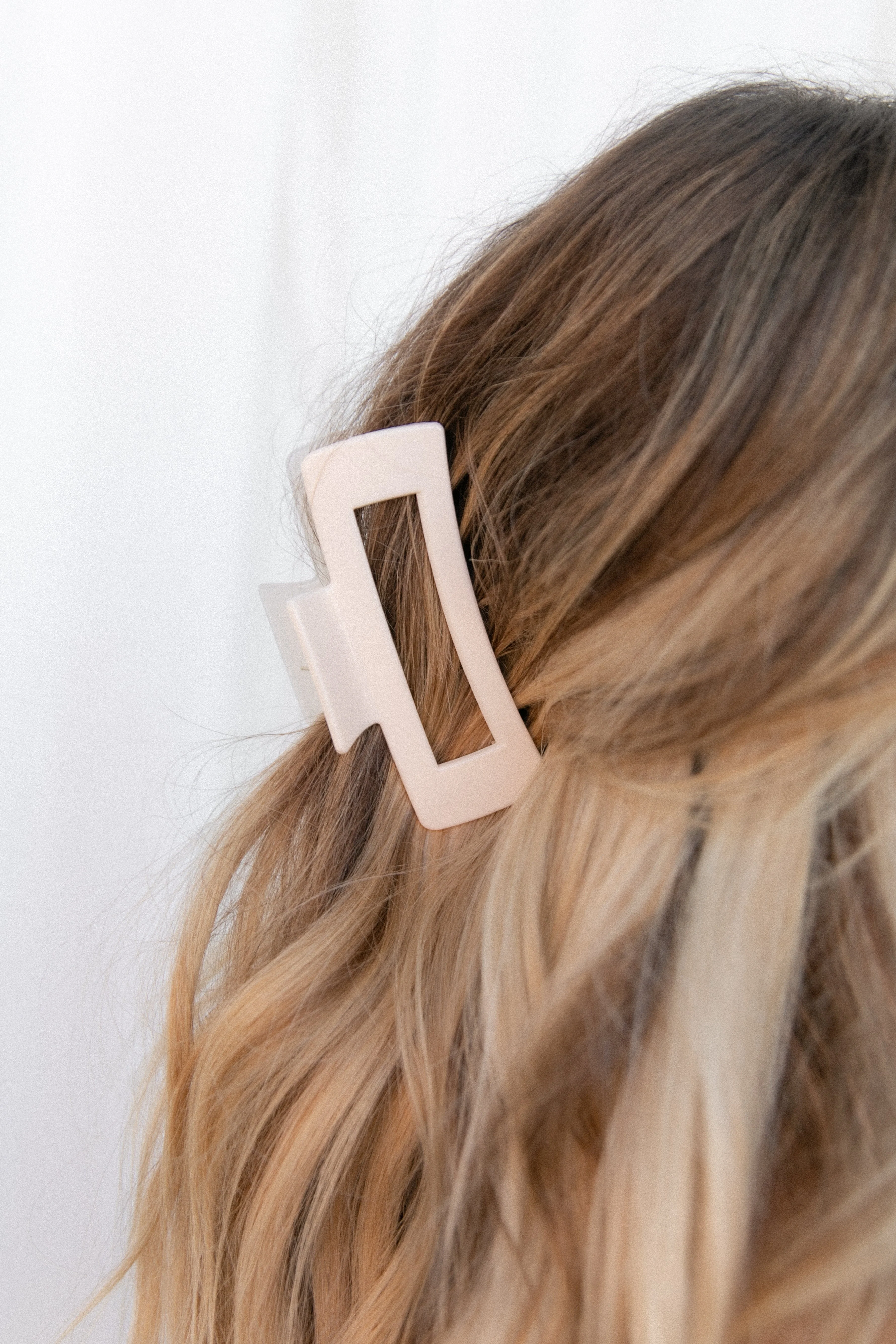 Nicole Hairclip - White - Image 5