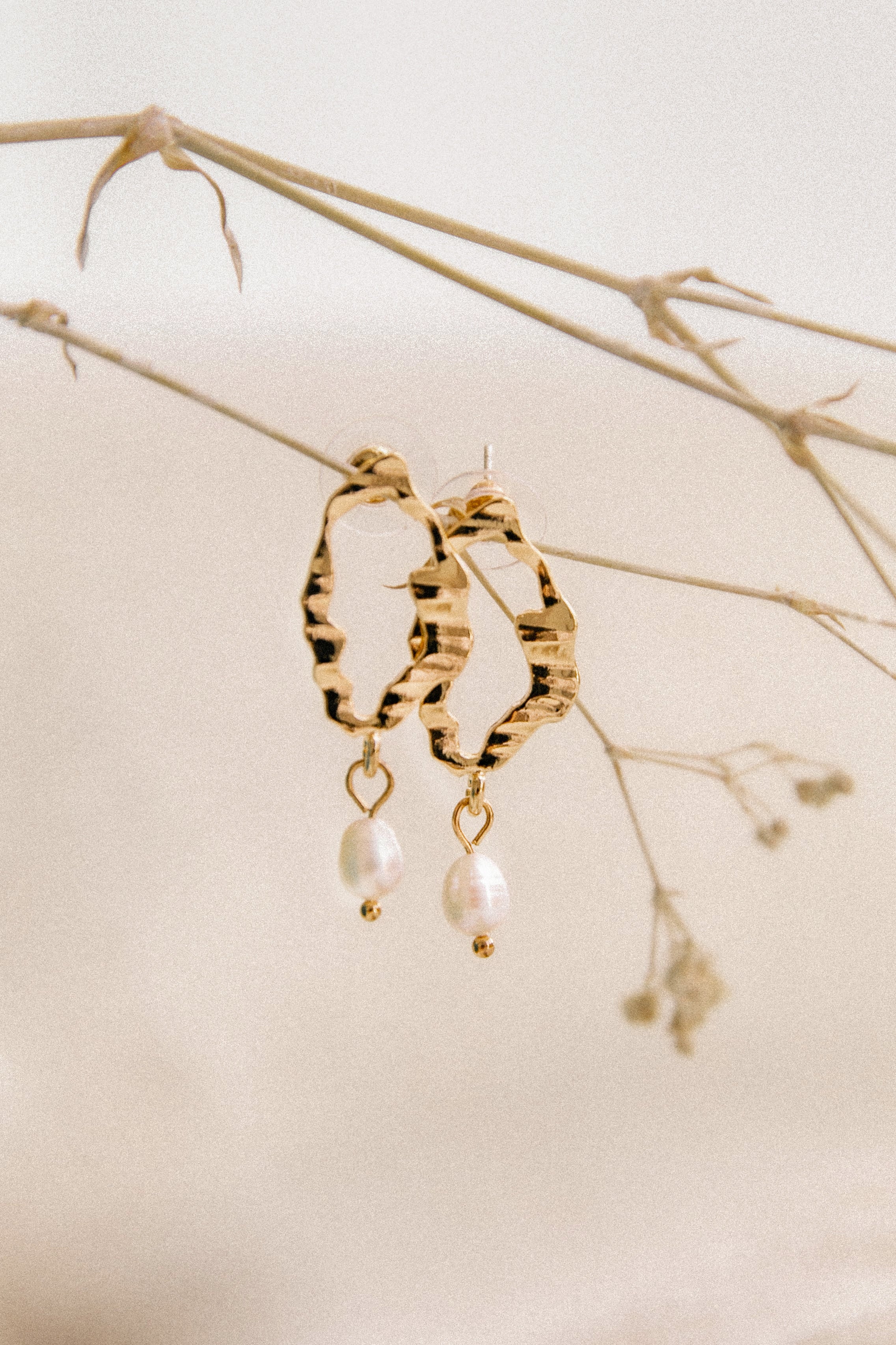 Quinn Earrings - Pearl - Image 5